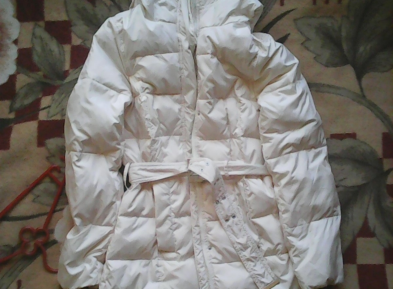 Пуховик пальто жен. белый 44-46 размер.