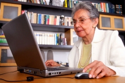Что должен уметь делать пенсионер за компьютером?