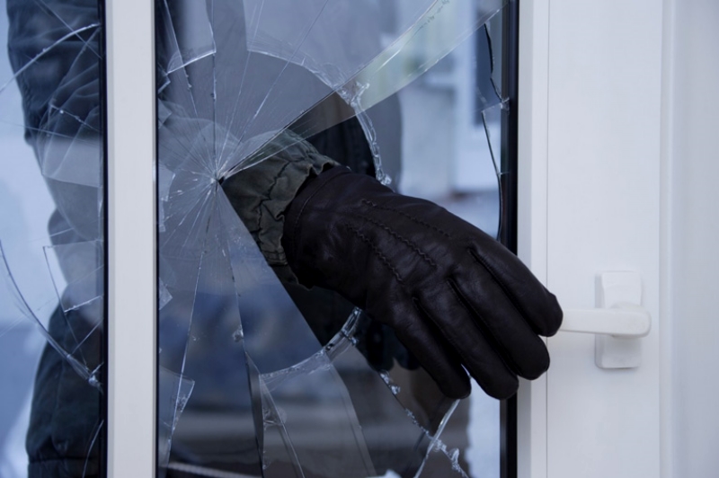 Полицейские в Старонижестеблиевской задержали подозреваемого в краже из домовладения