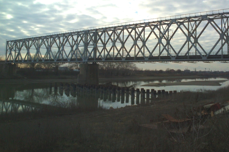 5 декабря в хуторе Трудобеликовском на стройке железнодорожного моста погиб рабочий.