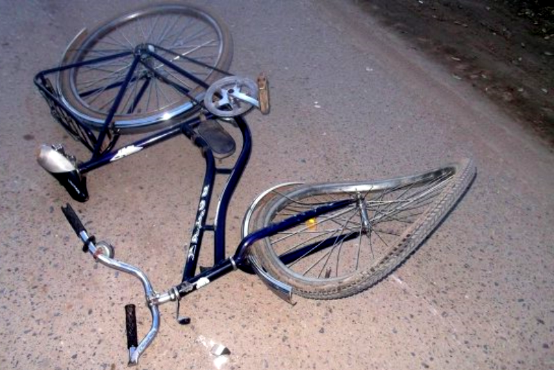 Мотоциклист сбил пенсионера на велосипеде в хуторе им. Крупской.