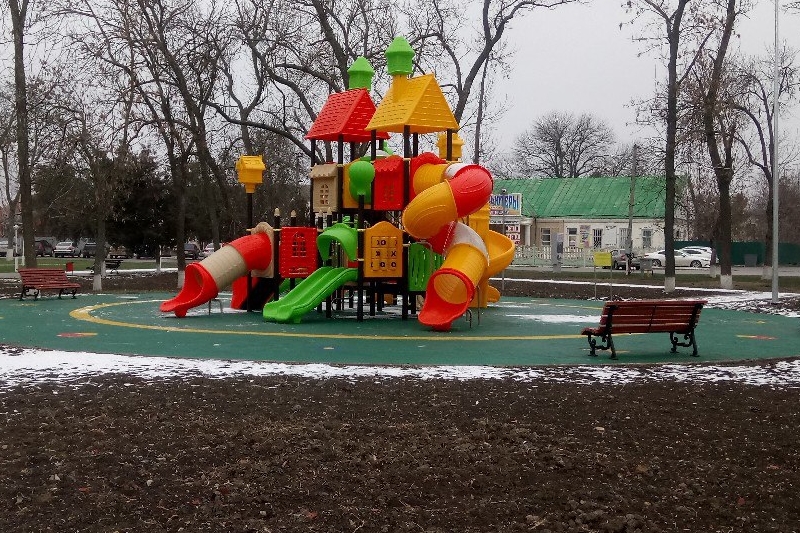 В центральном парке станицы Полтавской открыта новая детская площадка.