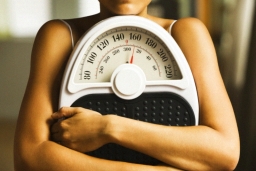 Почему после 40 лет женщины набирают вес?
