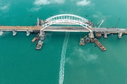 В мае откроют автомобильное движение по Крымскому мосту.