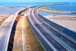 Новая скоростная трасса к Крымскому мосту.