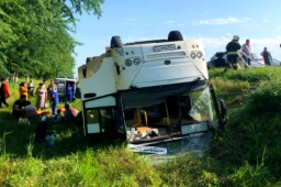 В Славянском районе перевернулся рейсовый автобус в котором находились 32 человека